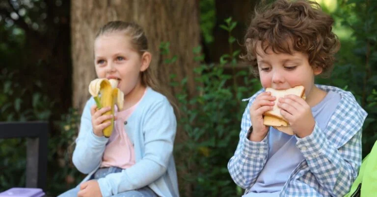 Kids eating Healthy Lunchbox Fillers